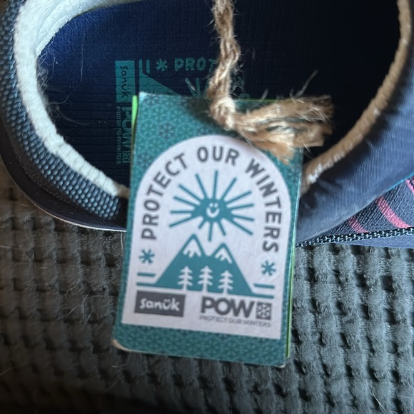 New Puffy Chiller Low Sanuks - Picture 8 of 8